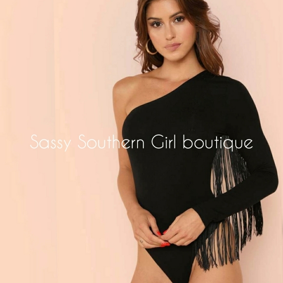 ⭐🆕 Restocked Boho cowgirl Black one sleeve fringe bodysuit - Picture 8 of 10